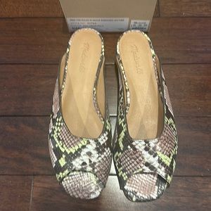 Madewell size 10 snakeskin slides